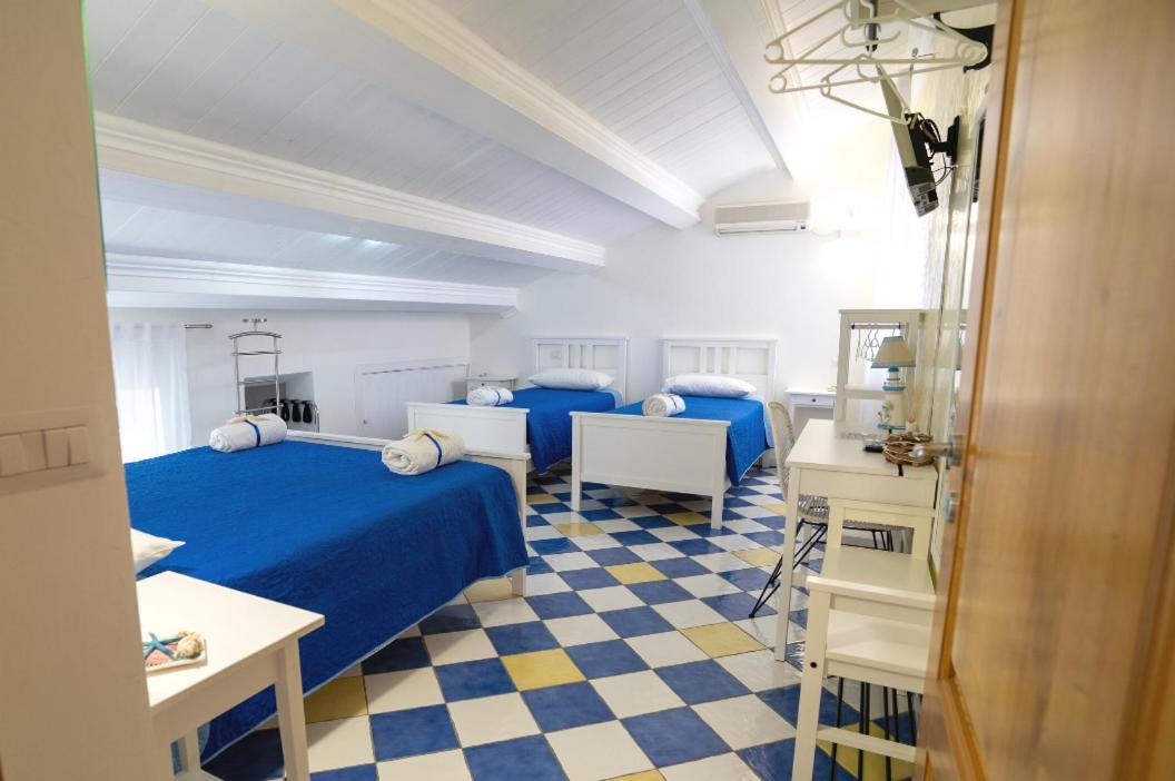 Cassiodoro Suite B&B Marina di Davoli Bagian luar foto