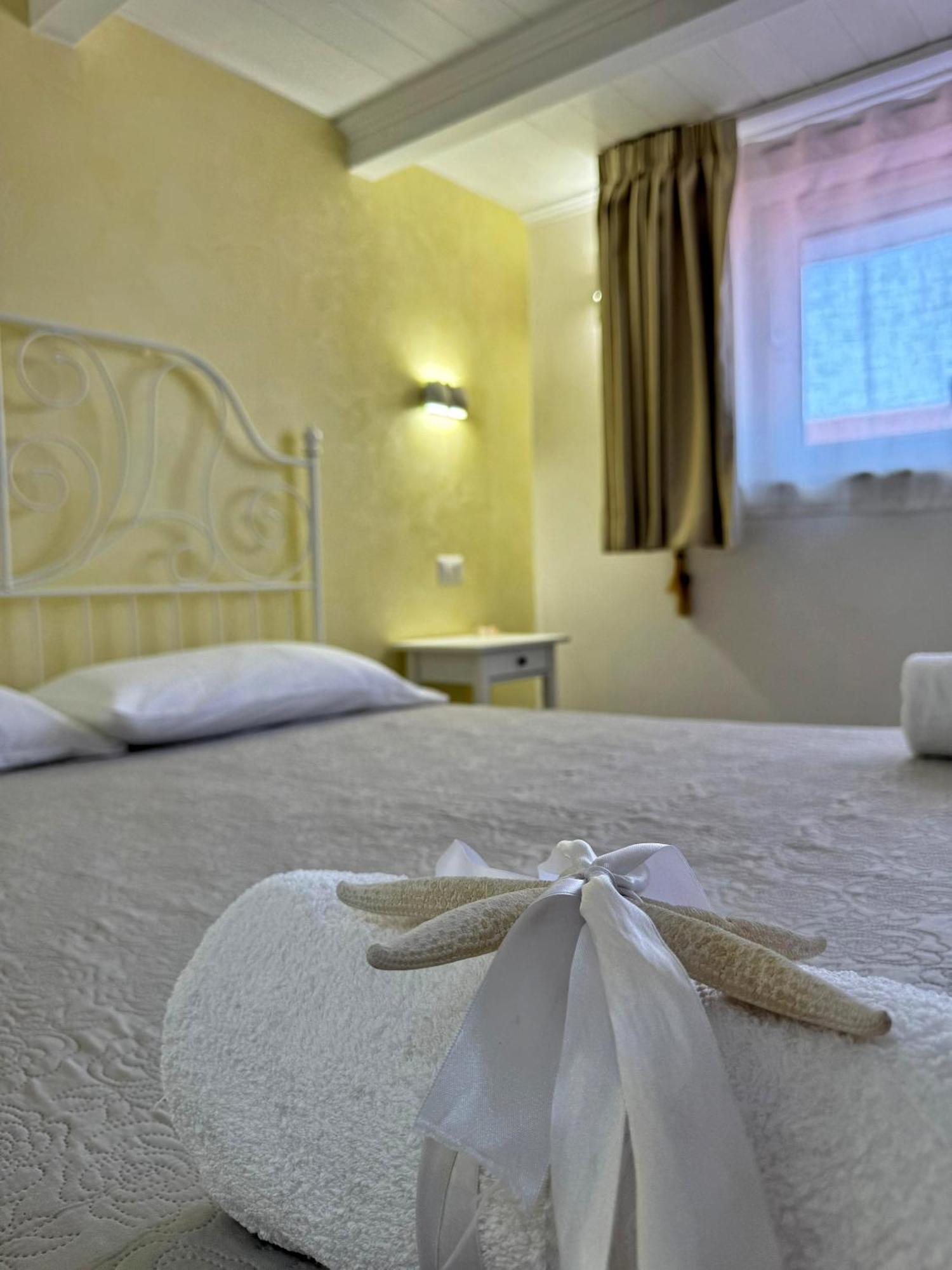 Cassiodoro Suite B&B Marina di Davoli Bagian luar foto