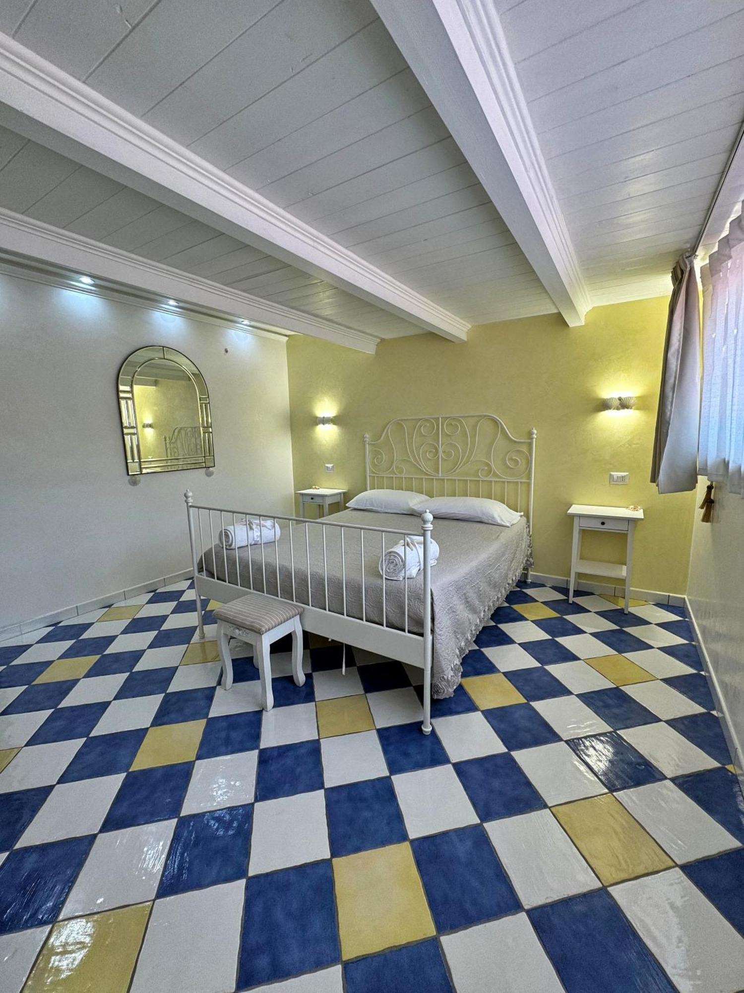 Cassiodoro Suite B&B Marina di Davoli Bagian luar foto